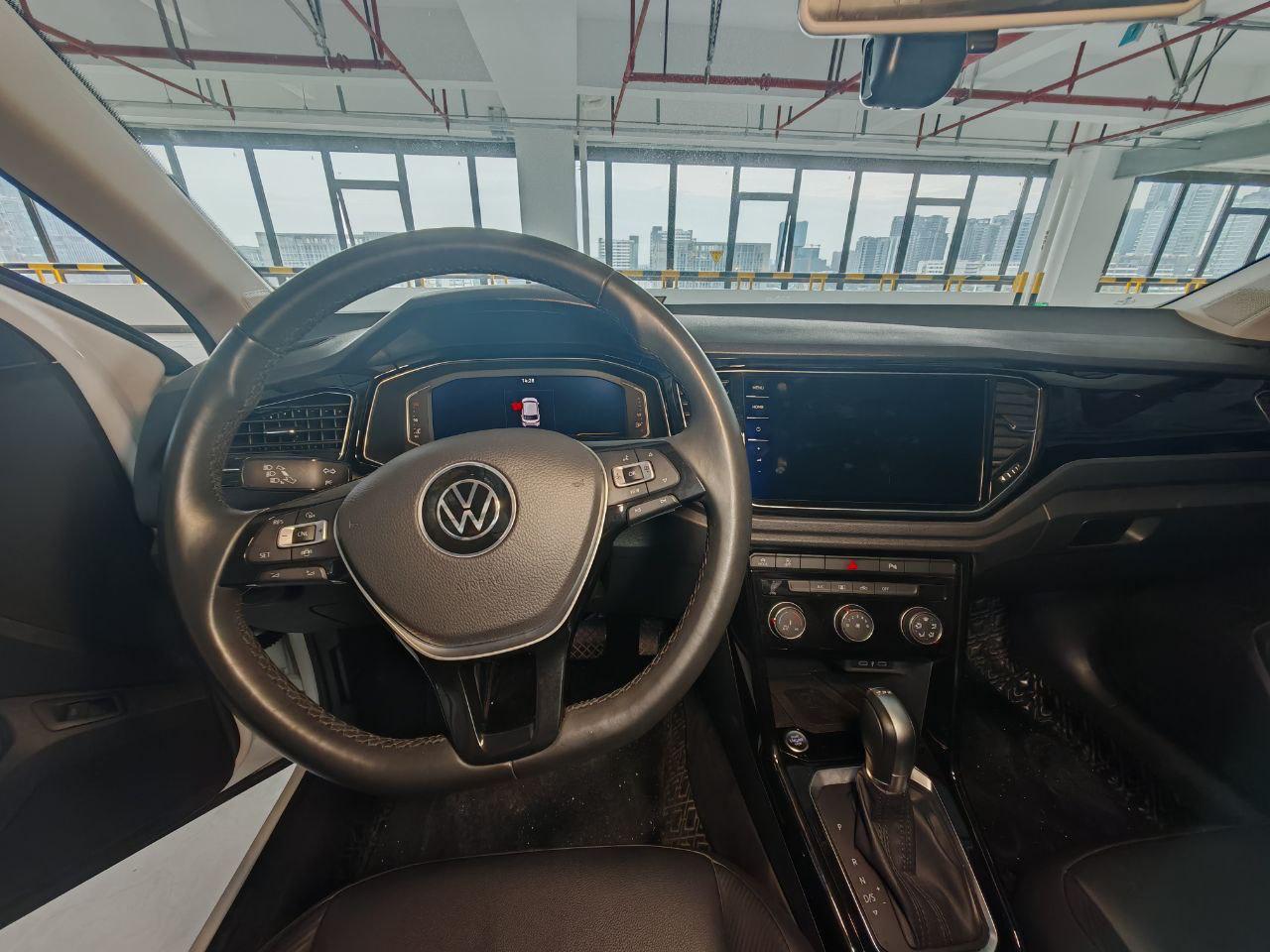 Volkswagen T-ROC 4