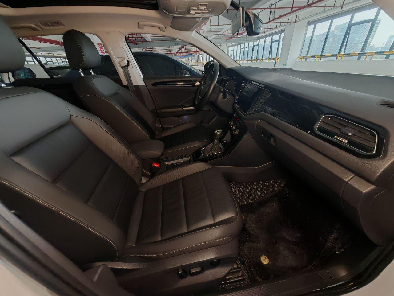 Volkswagen T-ROC 6