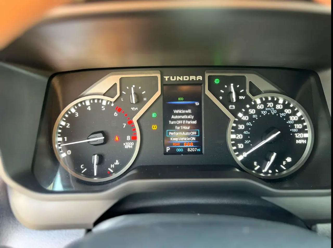 Toyota Tundra SR5 8