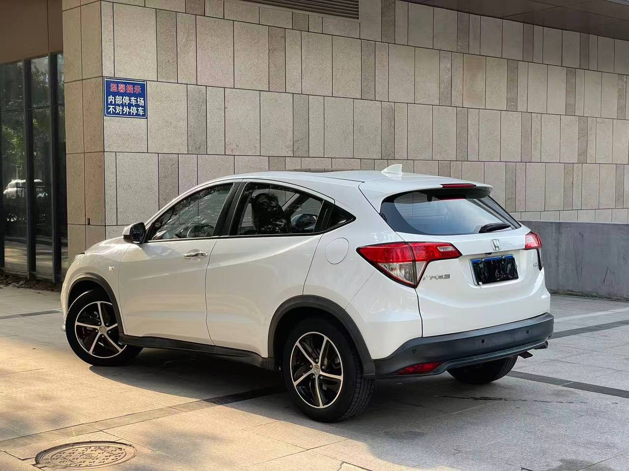 Honda VEZEL 4