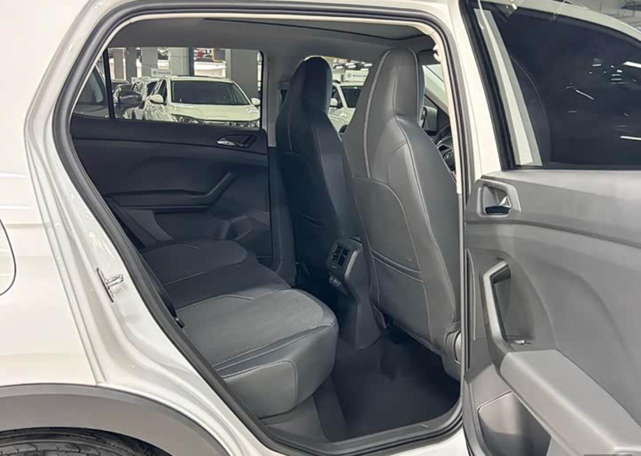Volkswagen T Cross 6