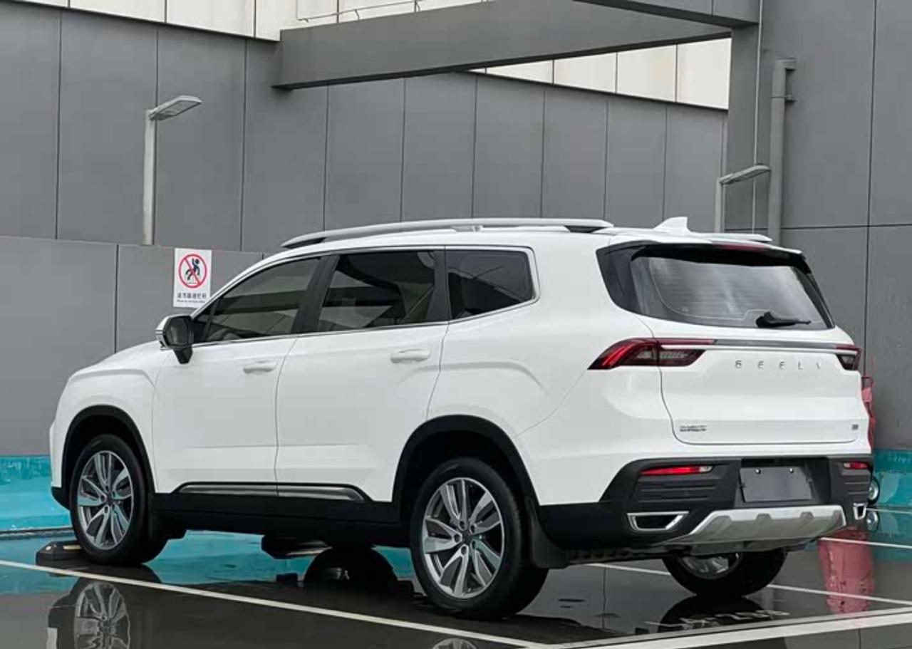 Geely Okavango 4