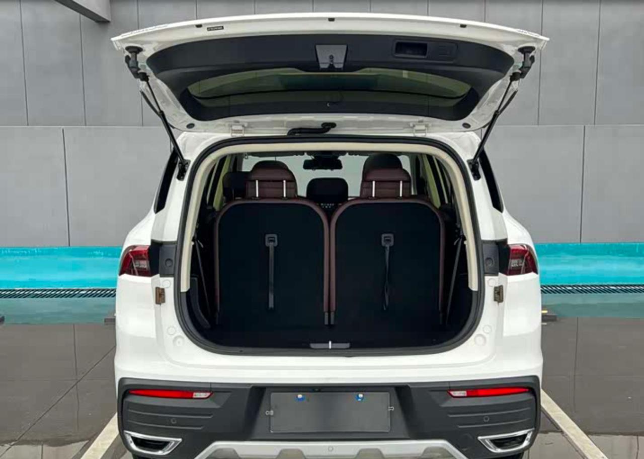 Geely Okavango 5