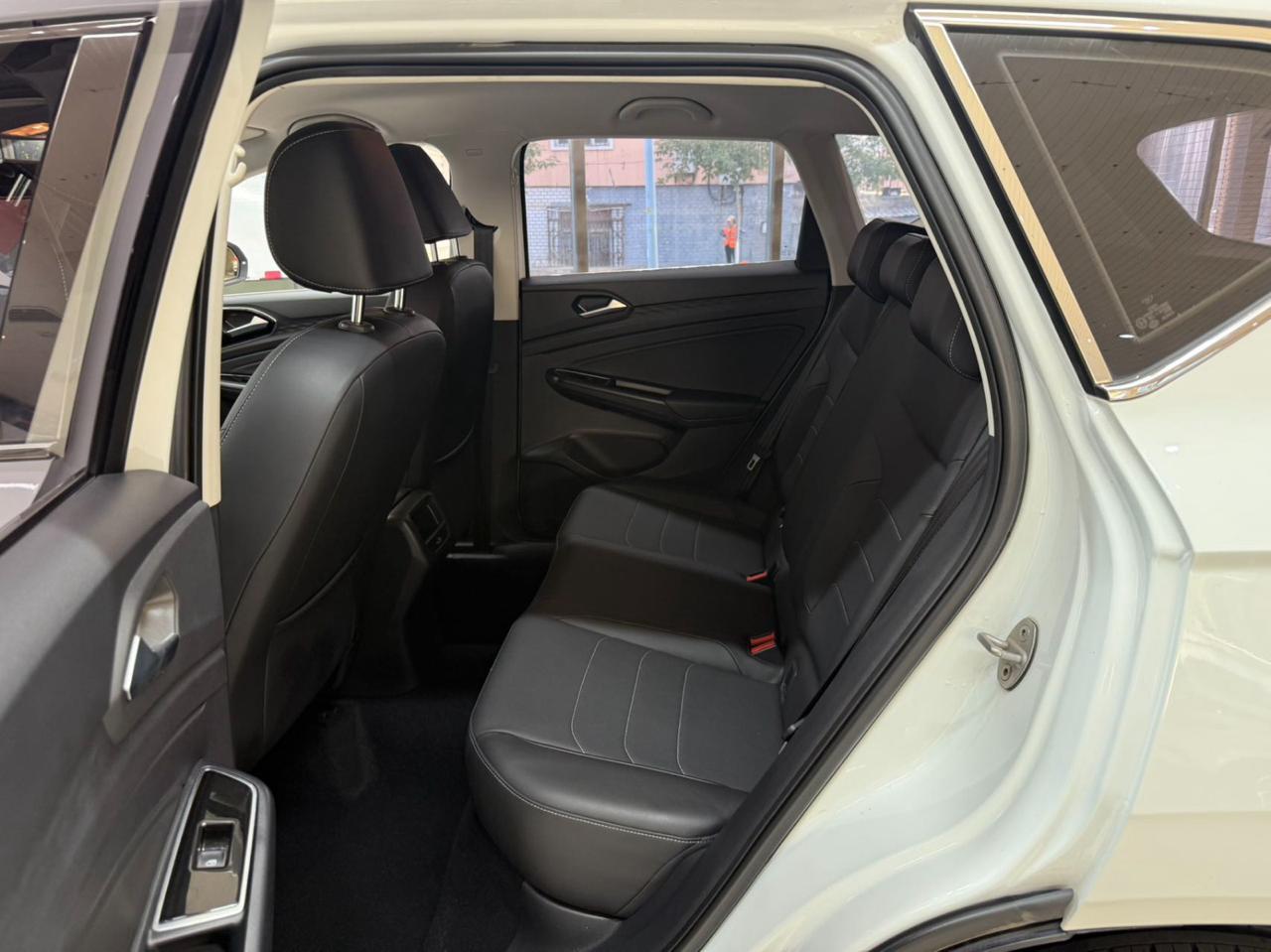 Volkswagen Jetta VS5 8