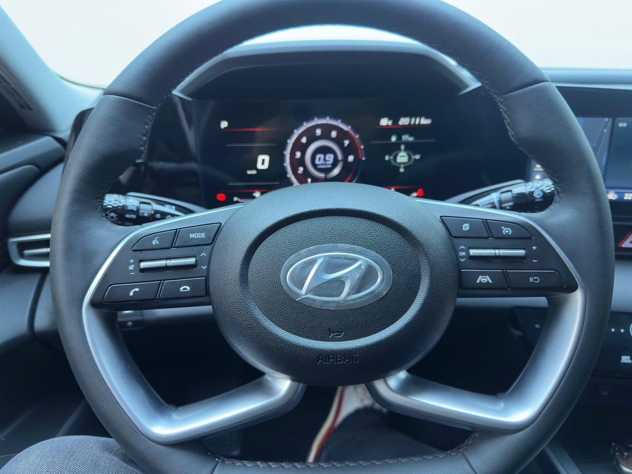 Hyundai ELANTRA 6
