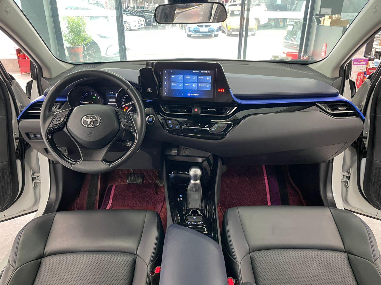 Toyota C-HR 4