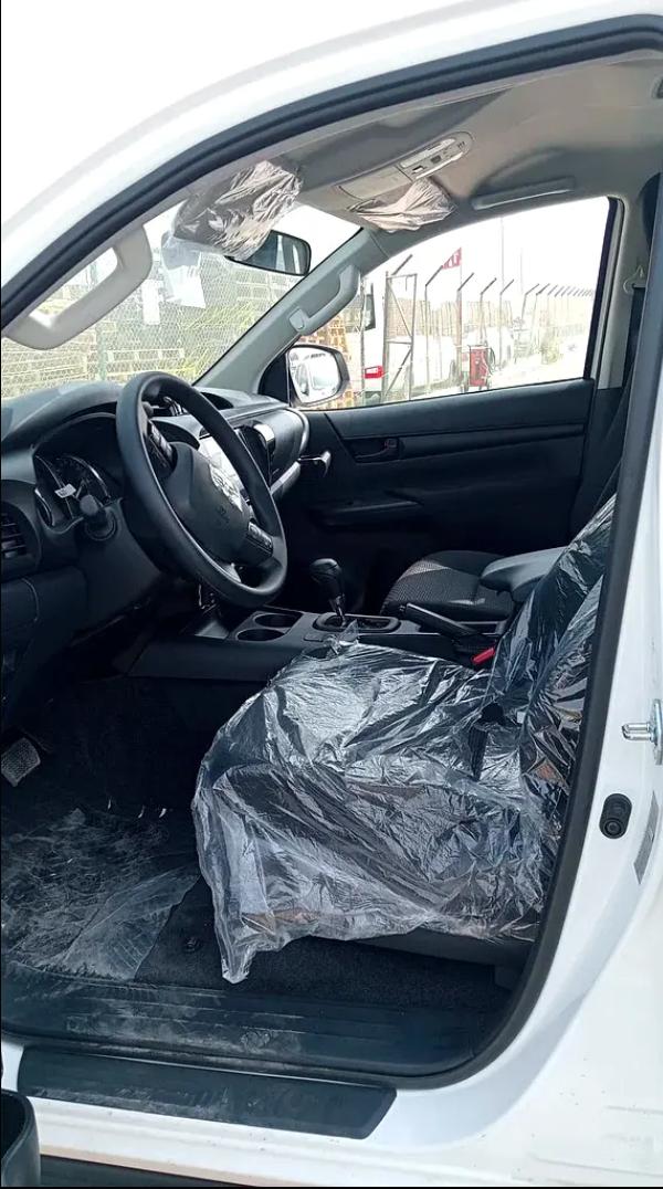 Toyota HILUX DLX MID 5