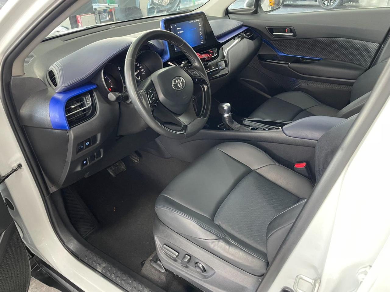 Toyota C-HR 4