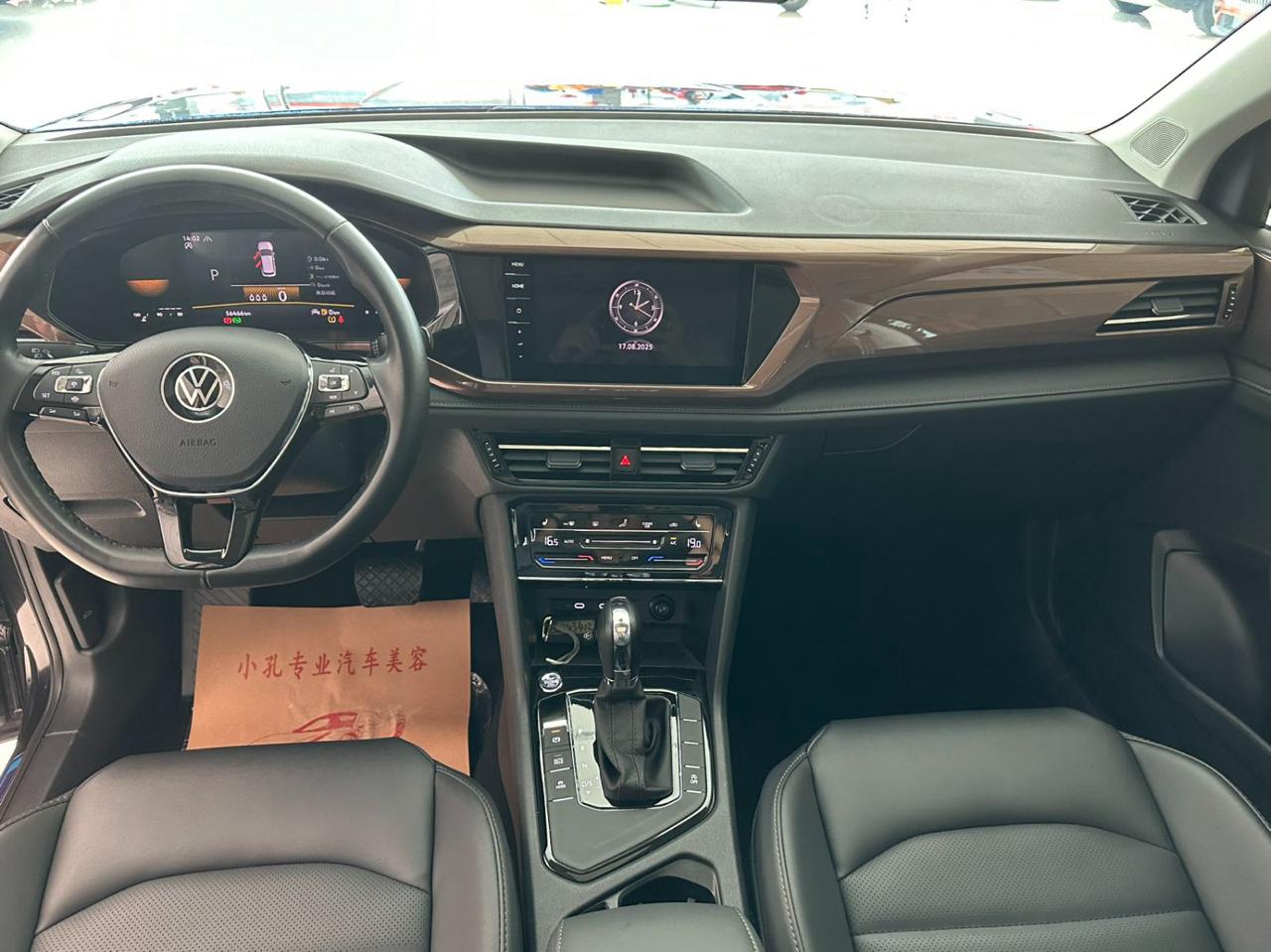 Volkswagen Tharu 6