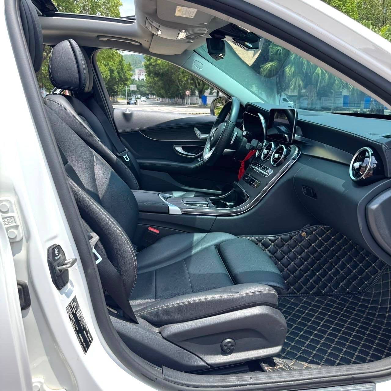 Mercedes-Benz C-Class C 8