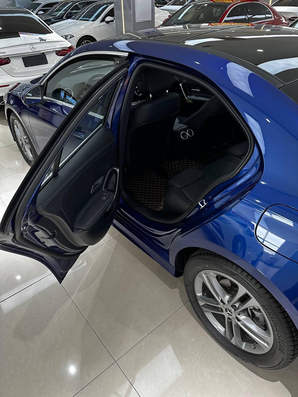 Mercedes-Benz A180L 5