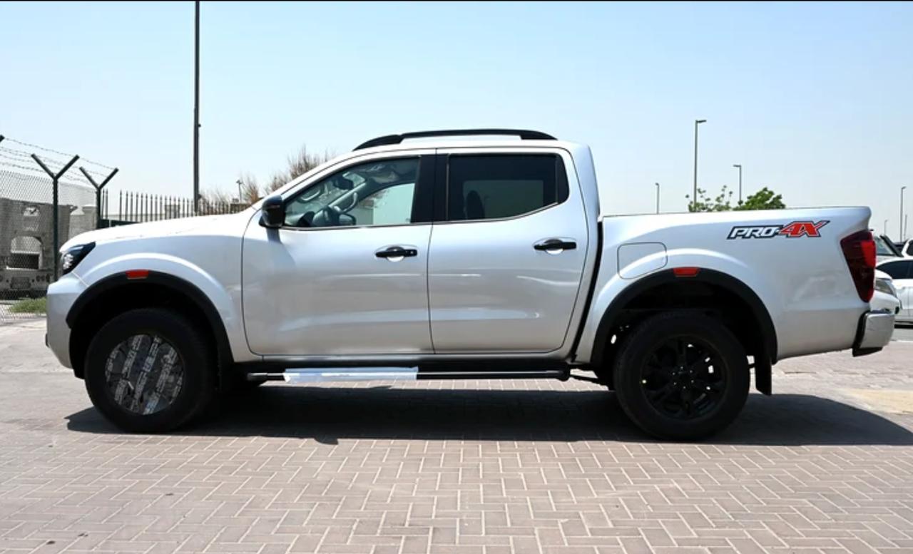 Nissan NAVARA 2