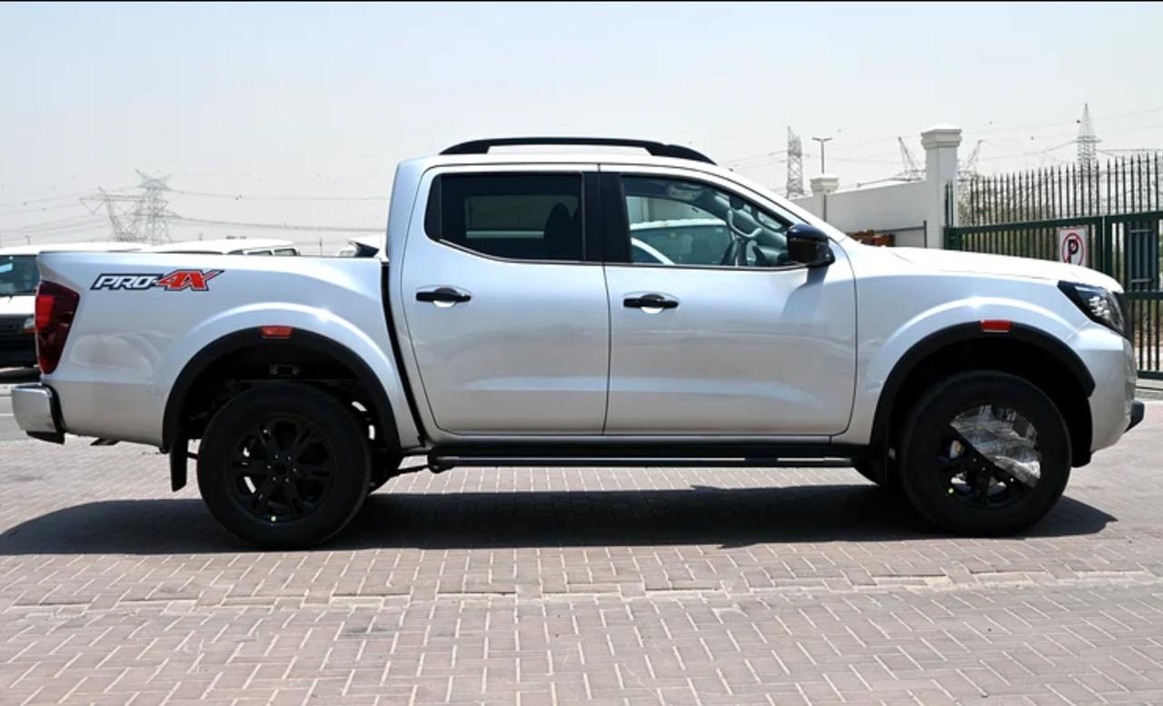 Nissan NAVARA 4