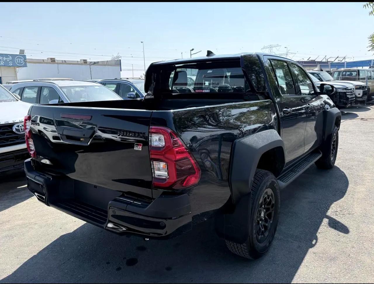 Toyota HILUX GR SPORT 2