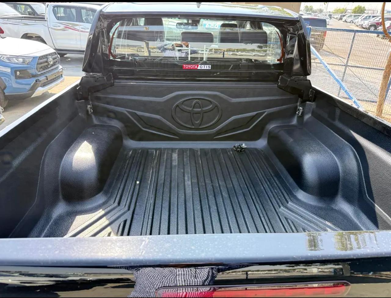 Toyota HILUX GR SPORT 4