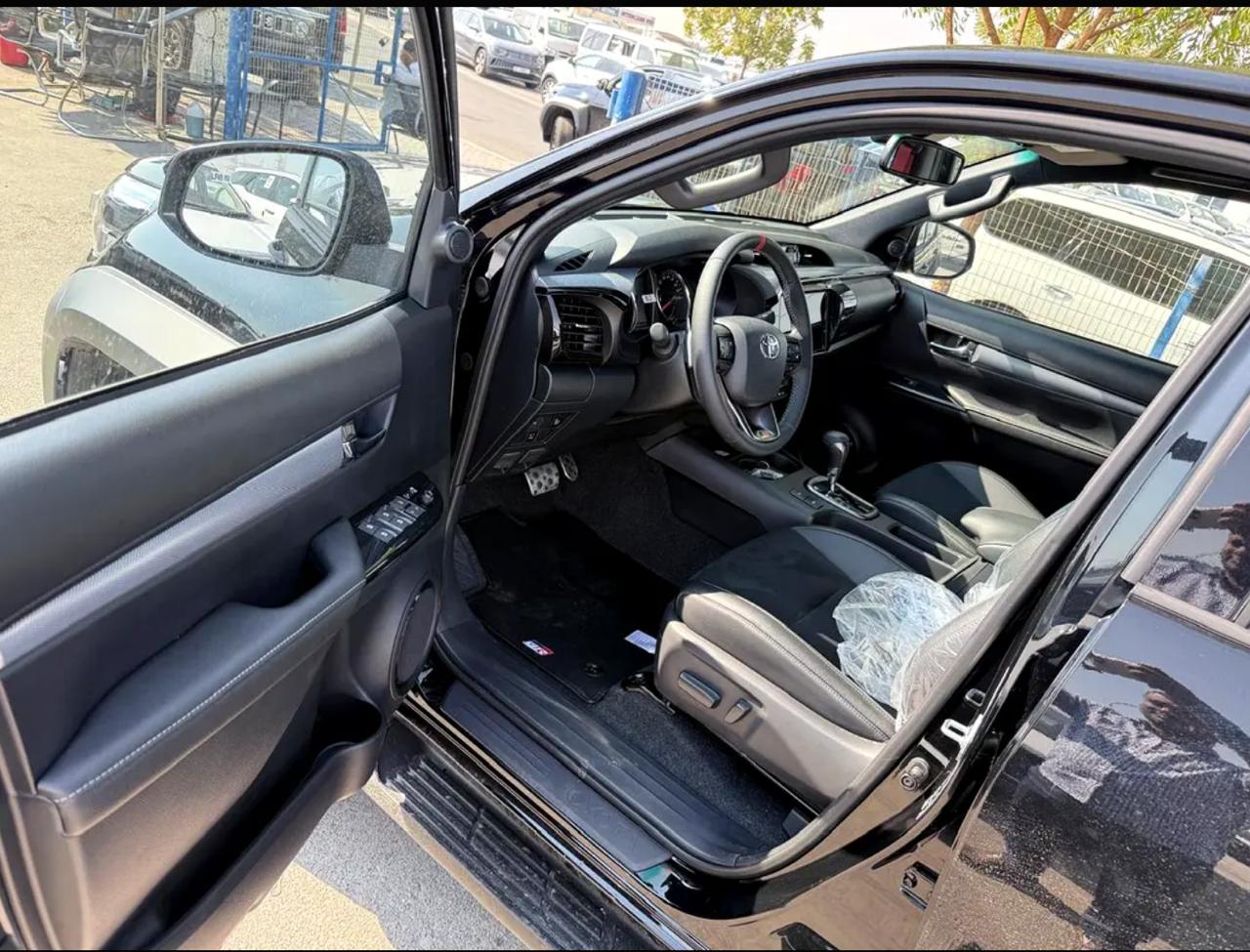 Toyota HILUX GR SPORT 5