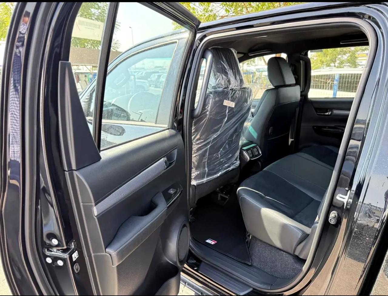 Toyota HILUX GR SPORT 7