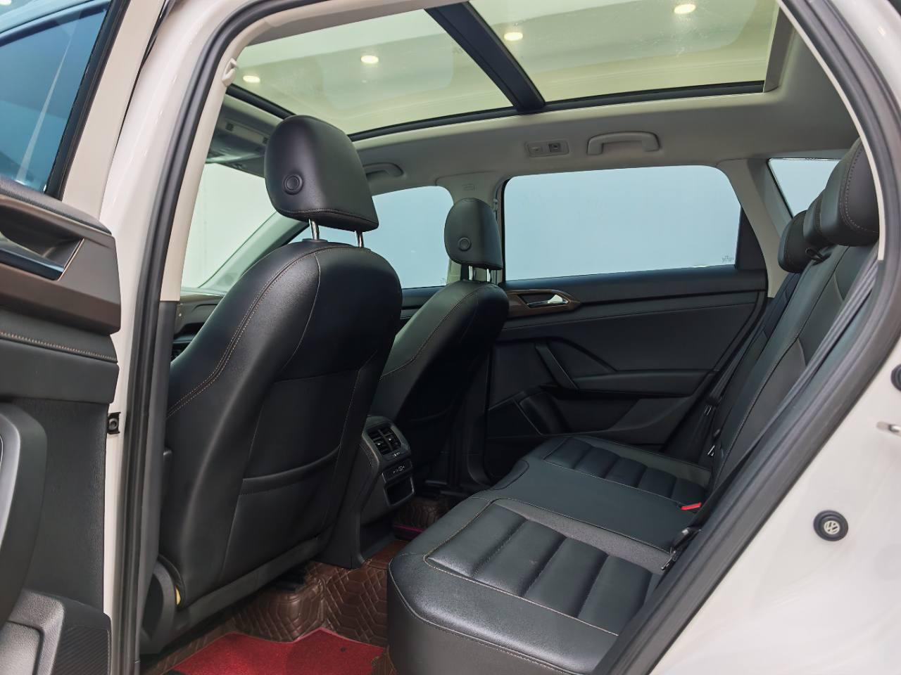 Volkswagen THARU 7
