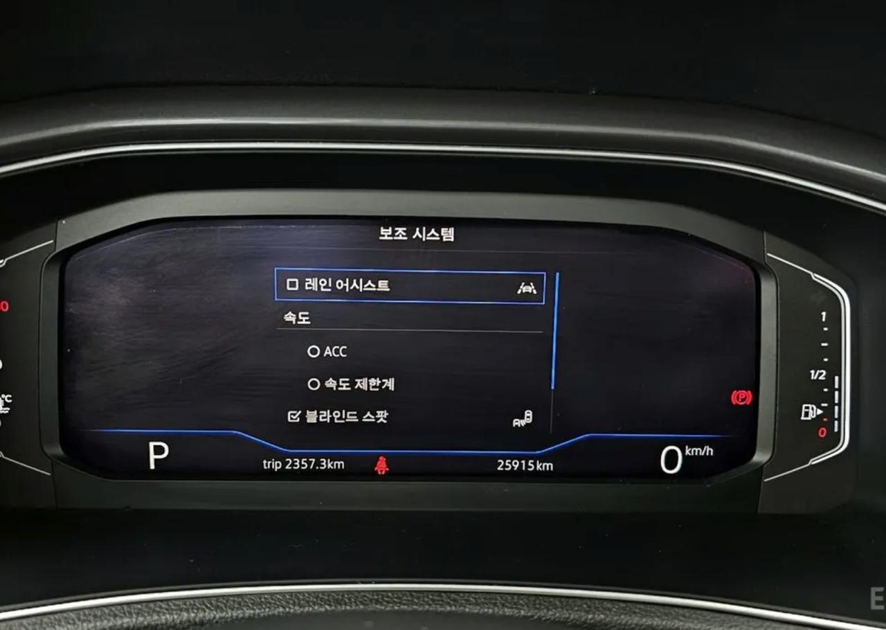 Volkswagen T-Roc 6