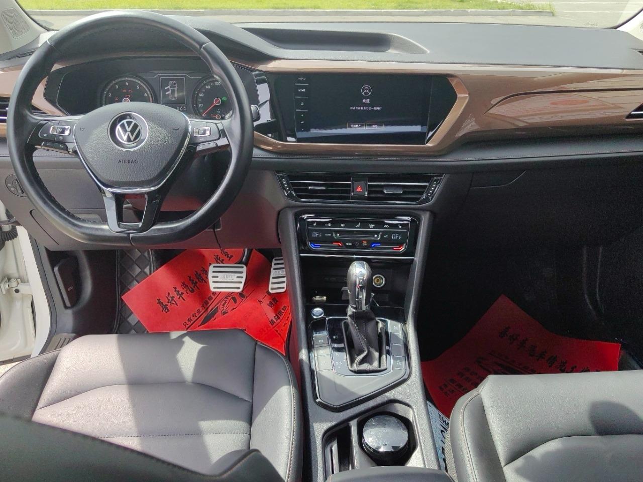 Volkswagen Tharu 7