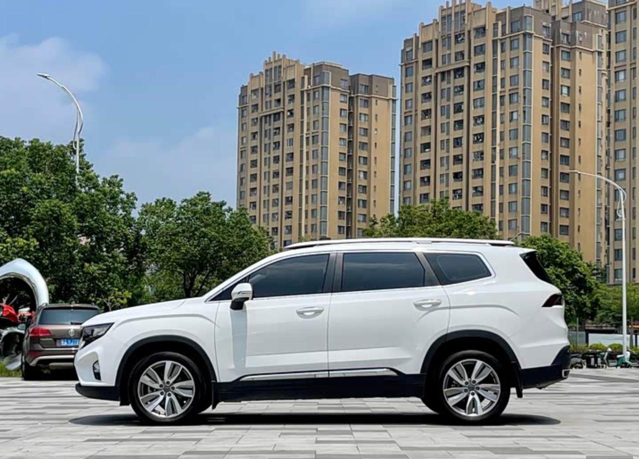 Geely Okavango 3