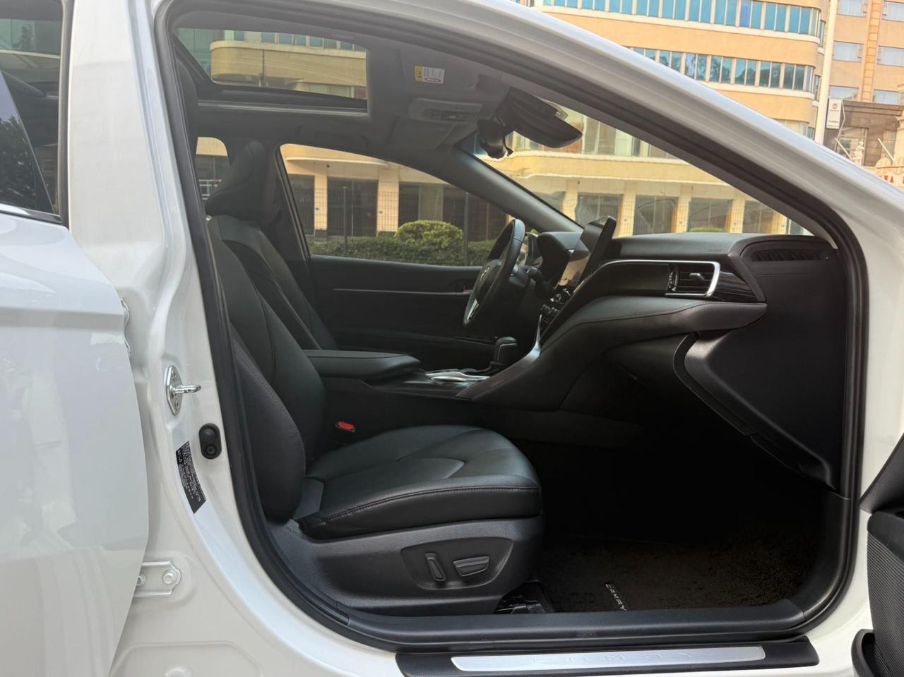 Toyota Camry 4