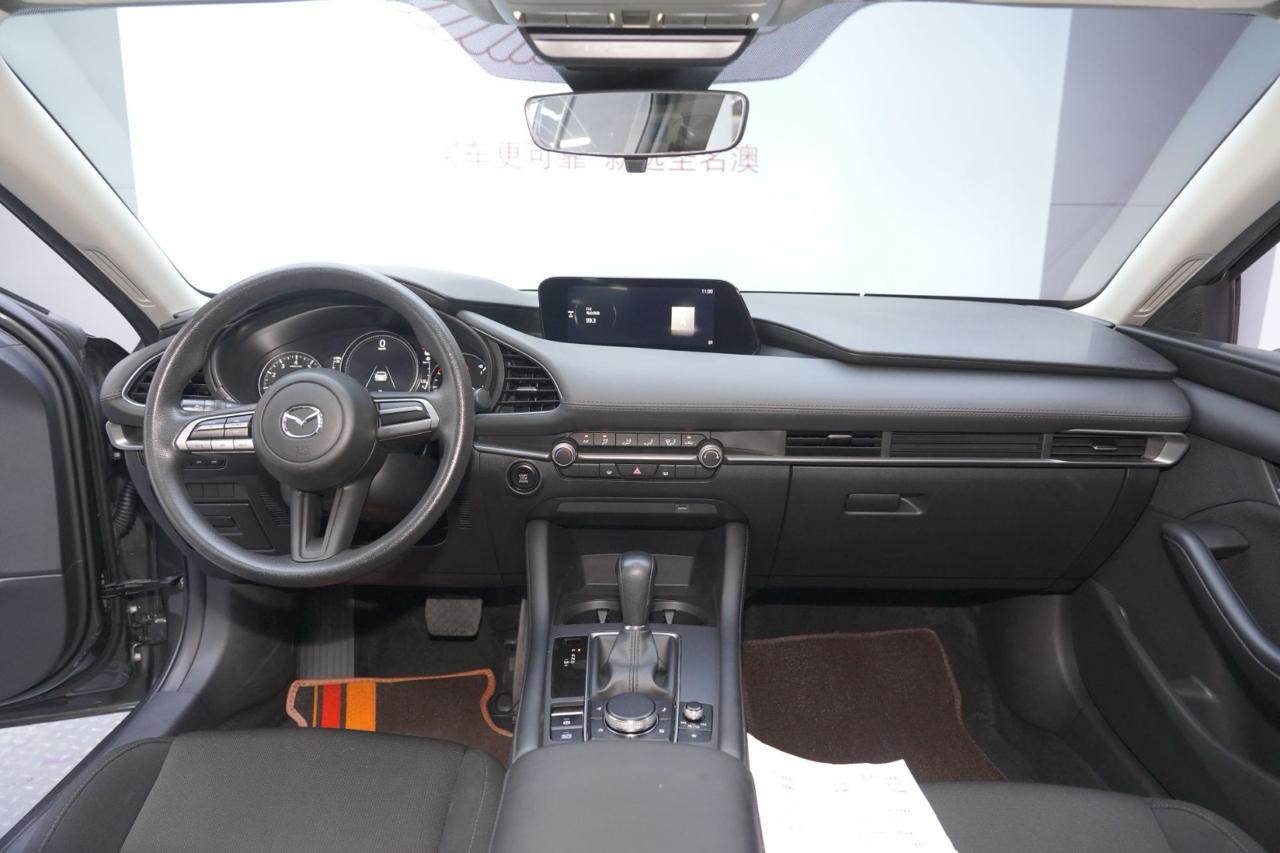 Mazda 3 6