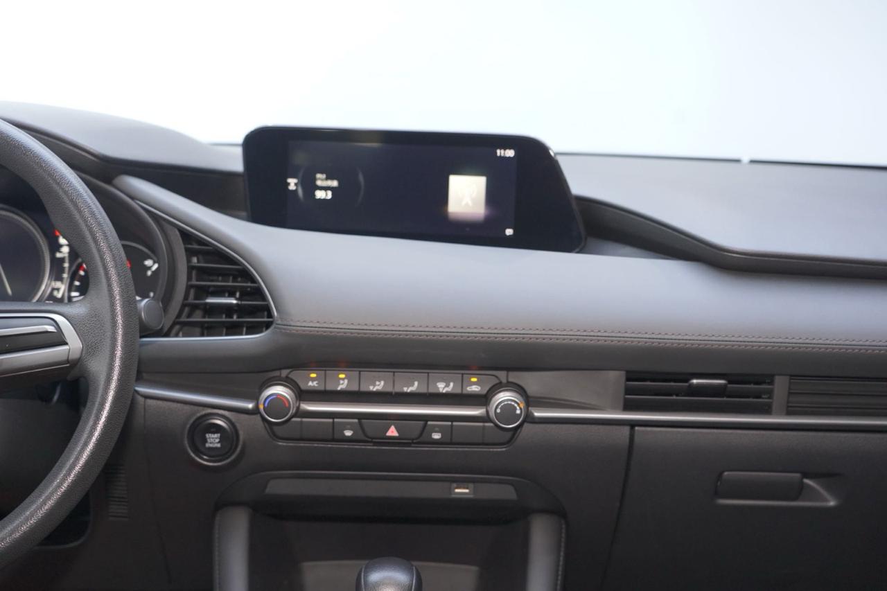 Mazda 3 8