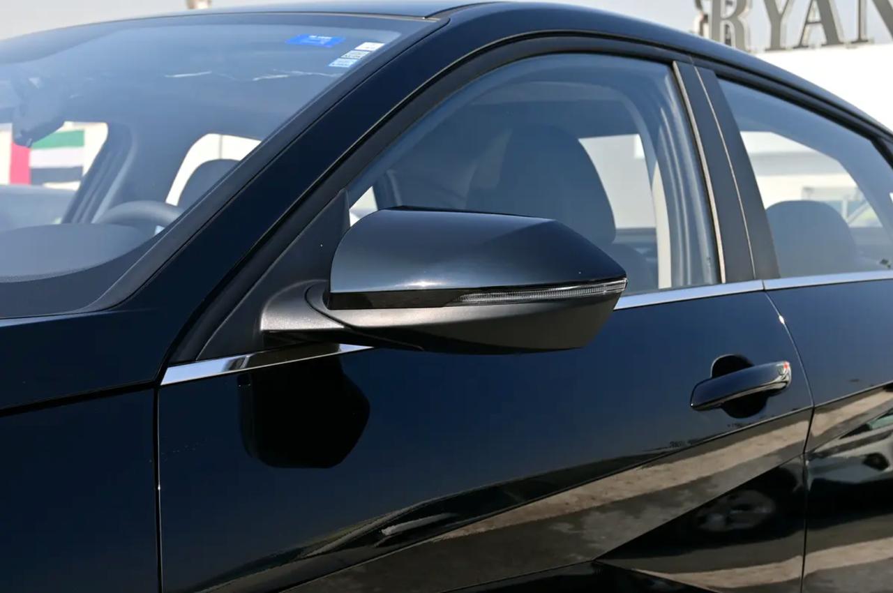 Hyundai ELANTRA 4