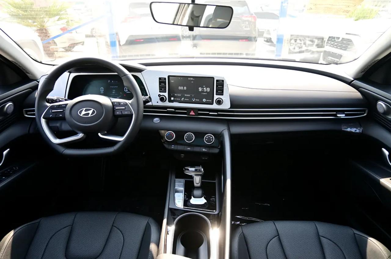 Hyundai ELANTRA 7