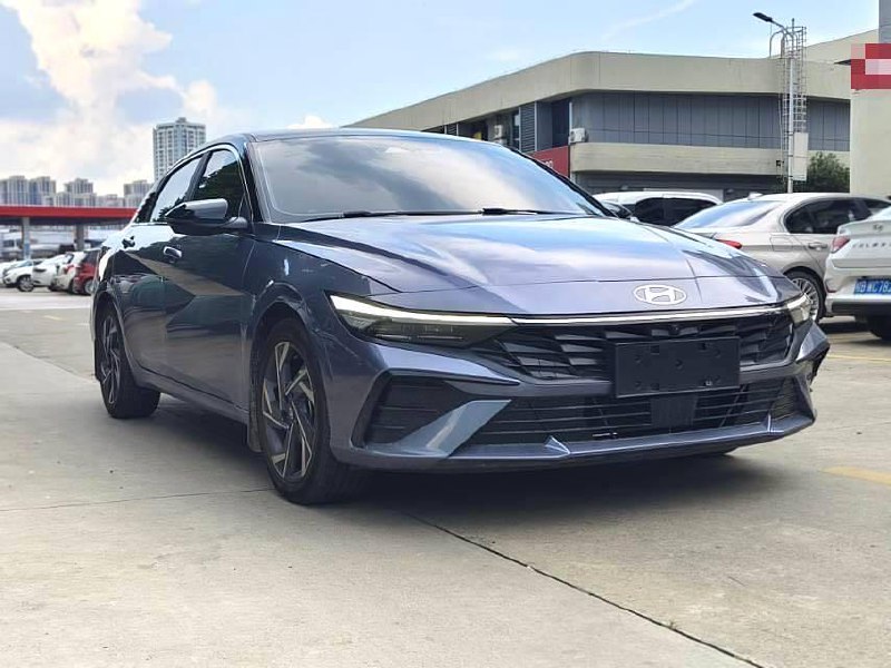 Hyundai Elantra 2