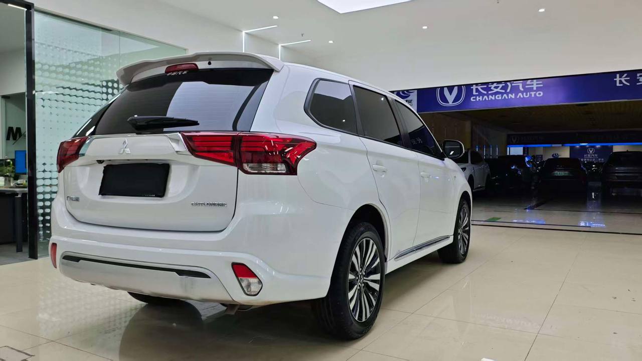 Mitsubishi OUTLANDER 2