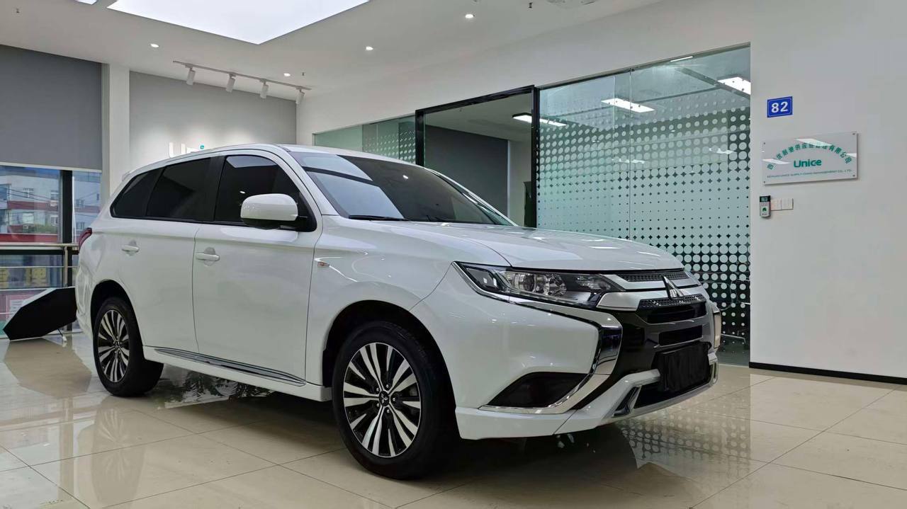 Mitsubishi OUTLANDER 3