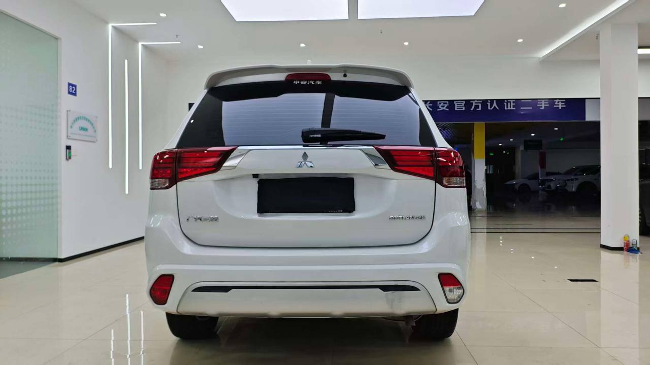 Mitsubishi OUTLANDER 5