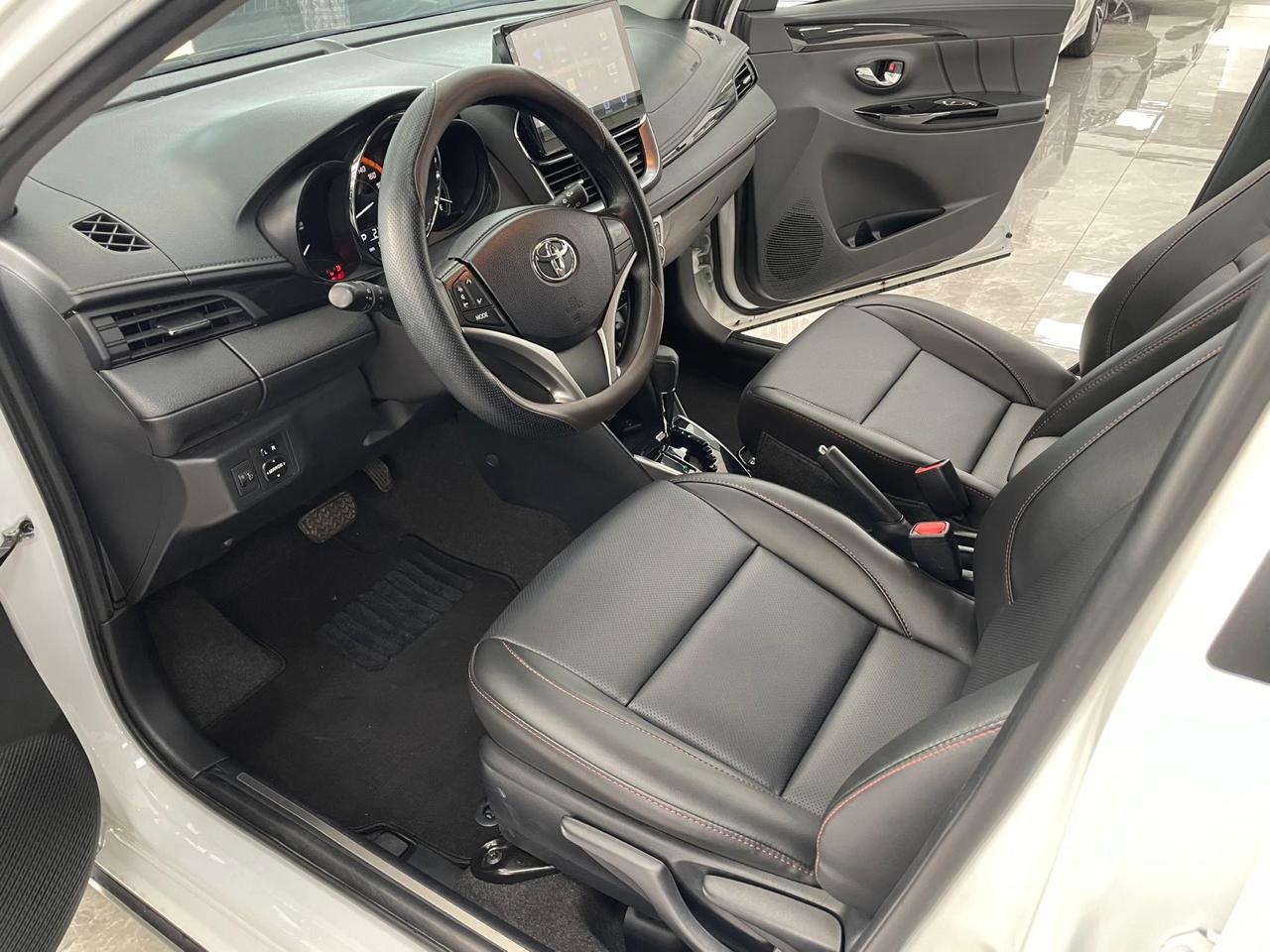 Toyota Yaris X 4