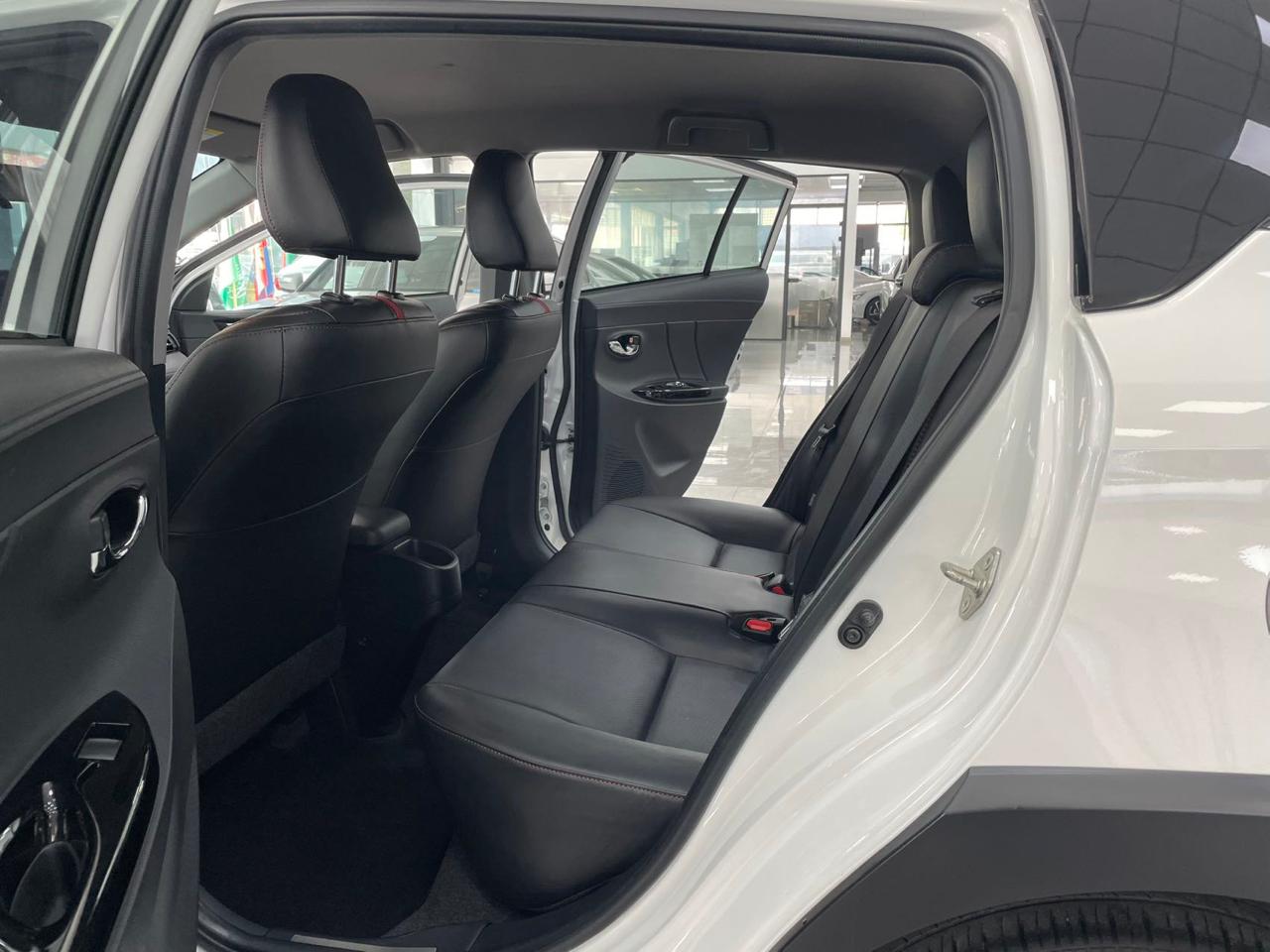 Toyota Yaris X 6