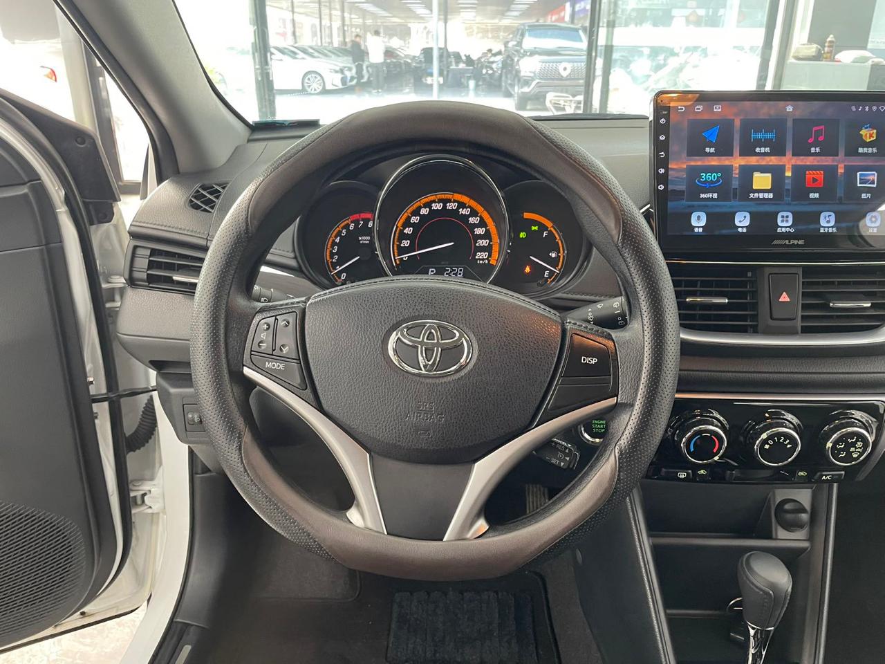 Toyota Yaris X 7