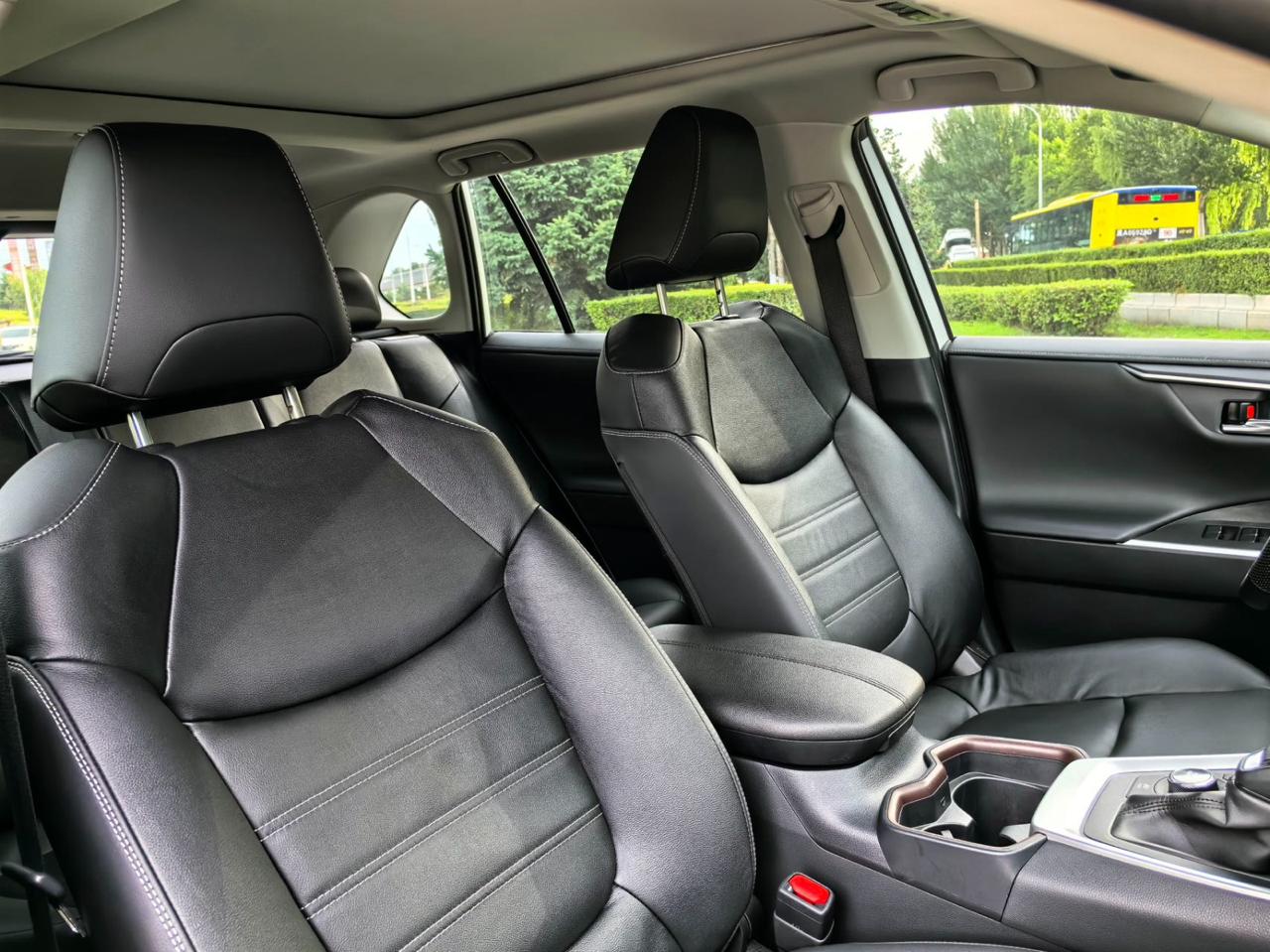 Toyota RAV4 8