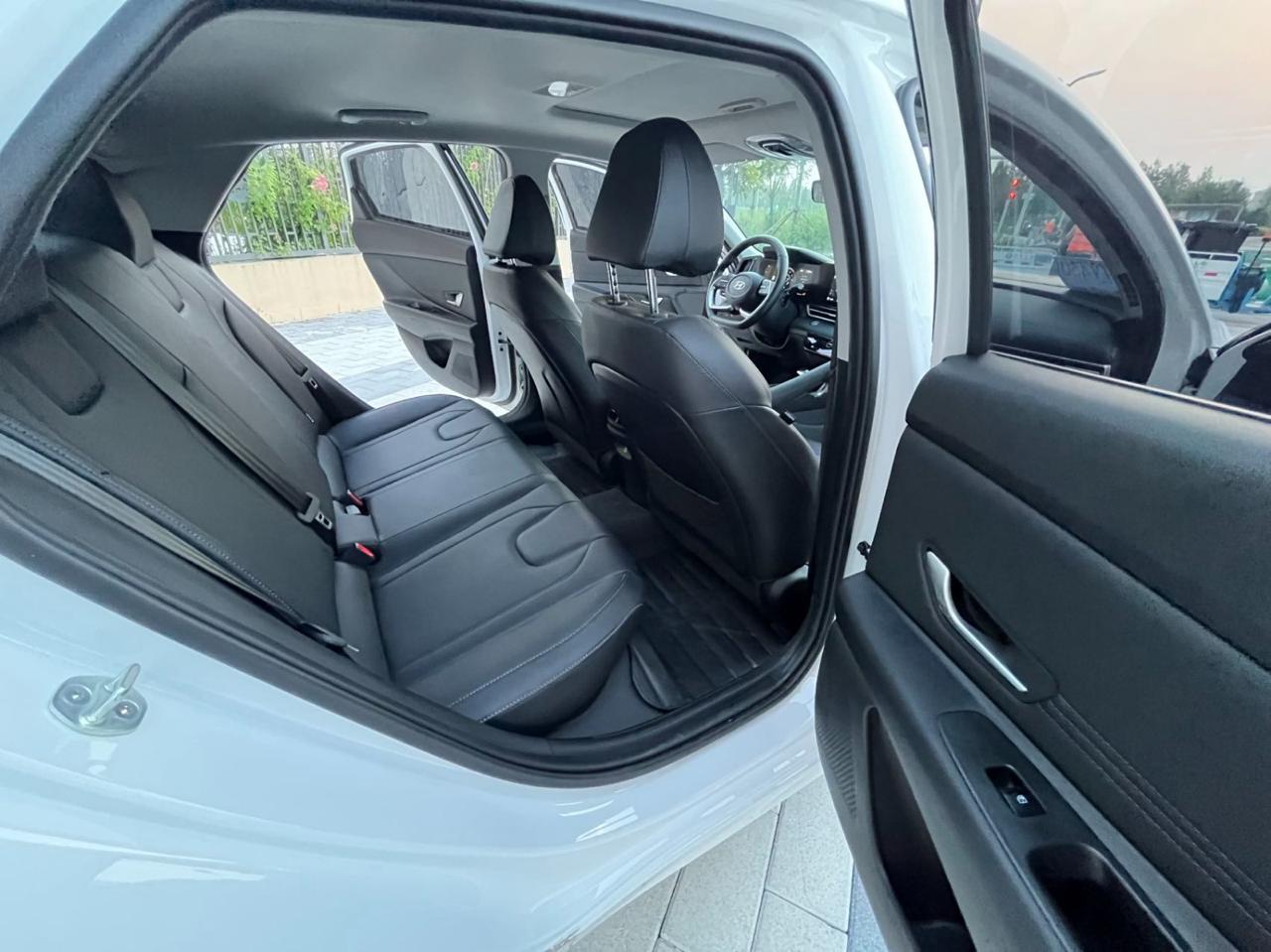Hyundai Elantra 5