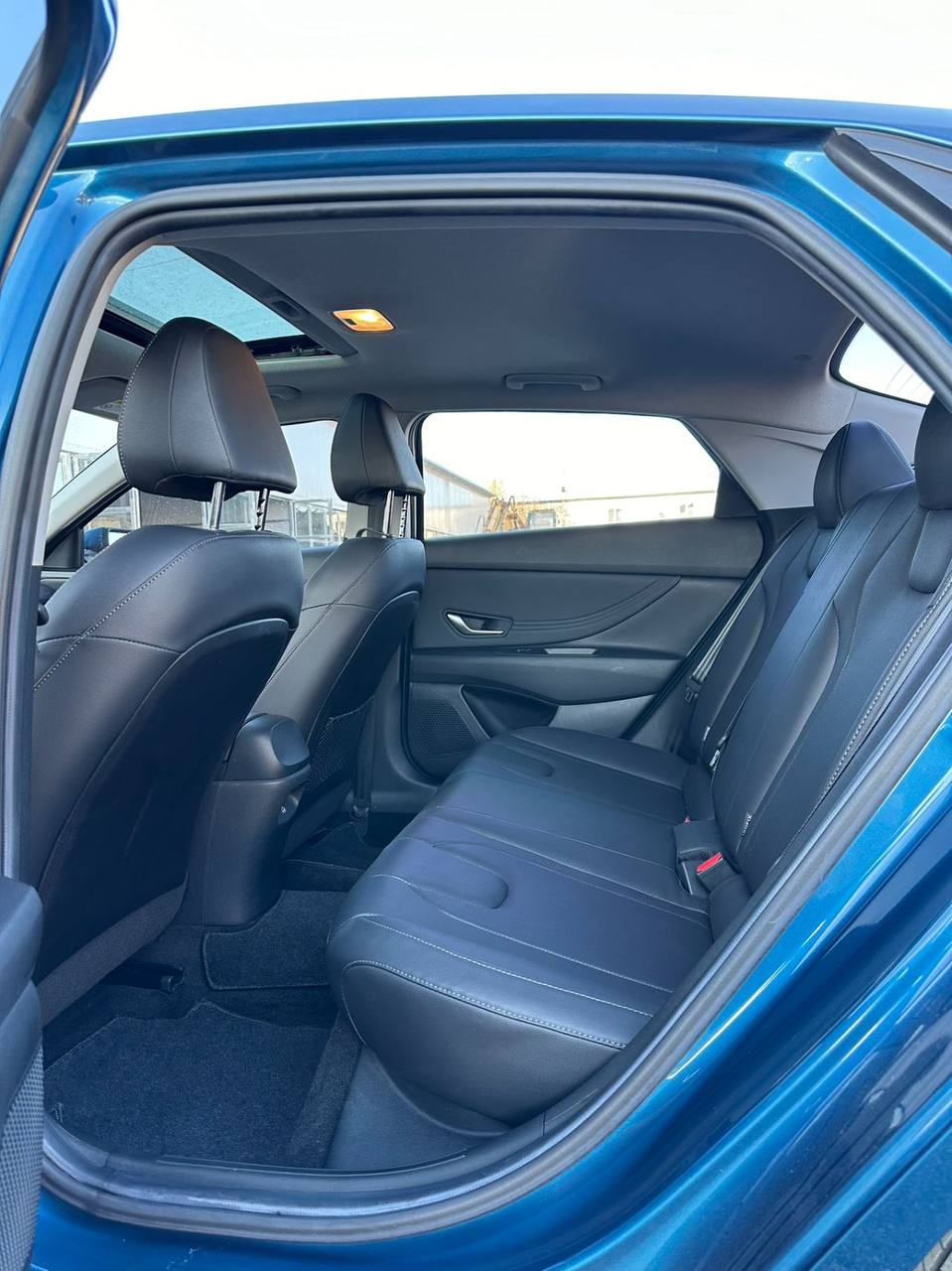 Hyundai ELANTRA 8