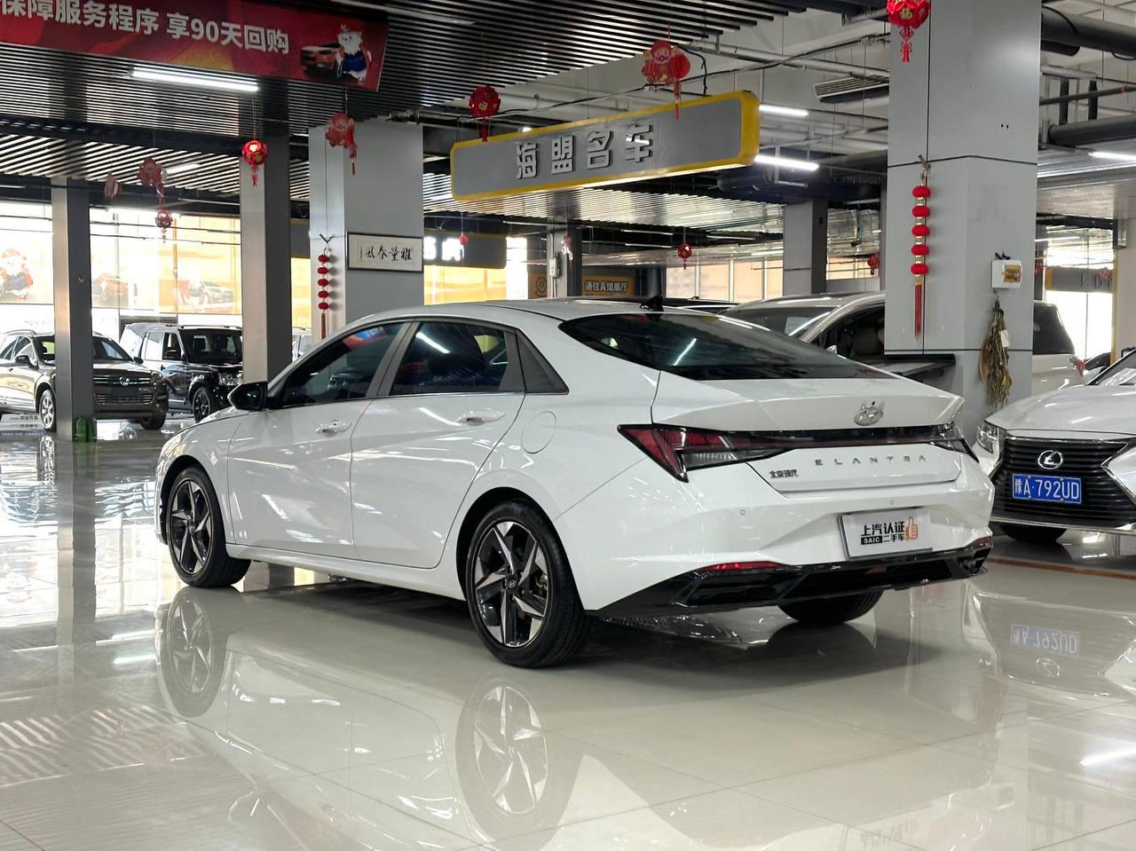Hyundai ELANTRA 4