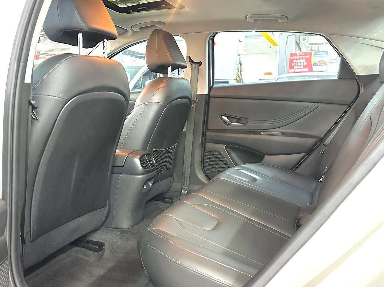 Hyundai ELANTRA 7