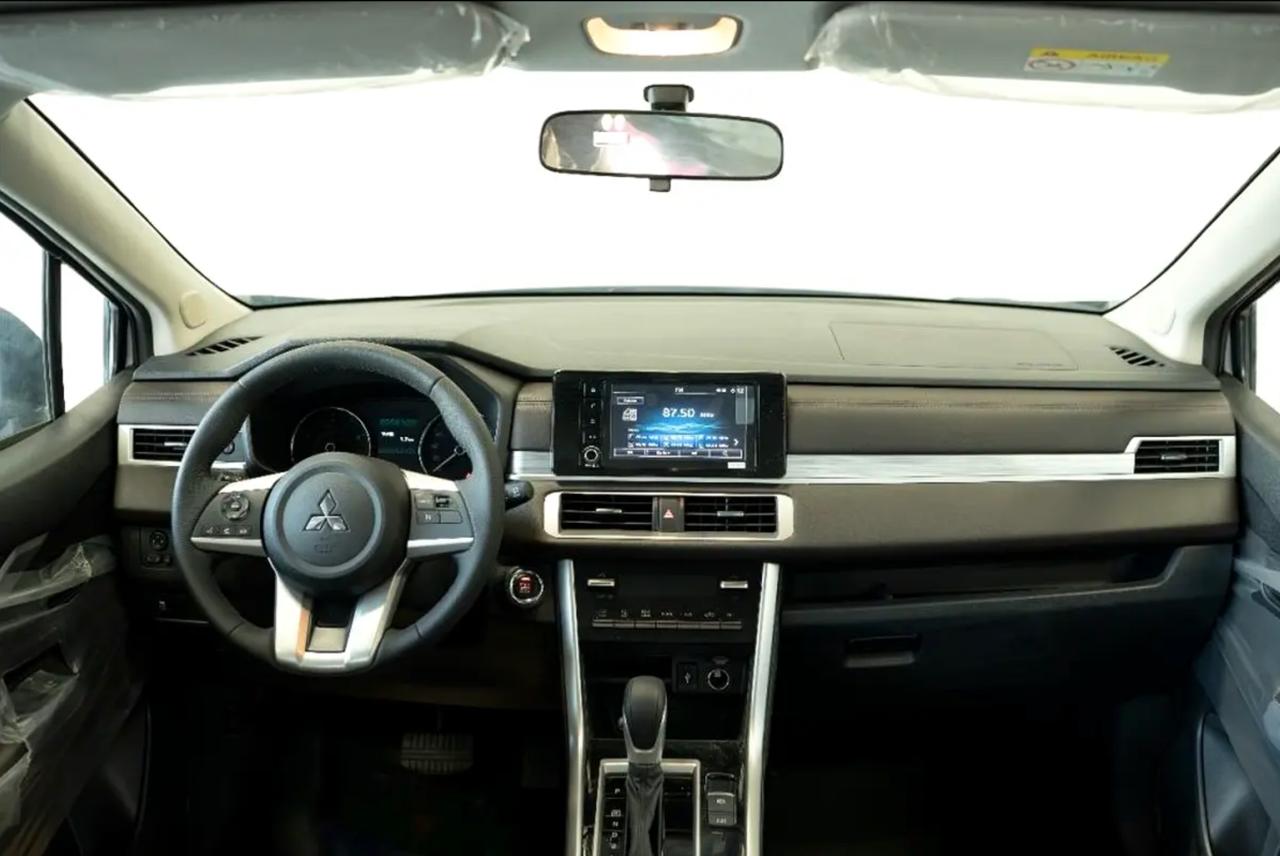 Mitsubishi XPANDER 5