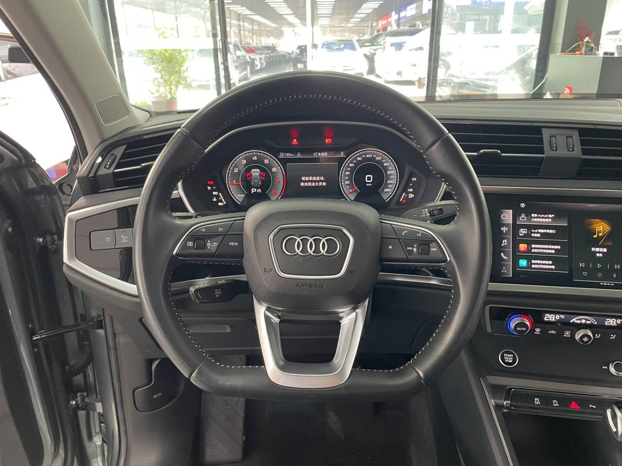 Audi Q3 6
