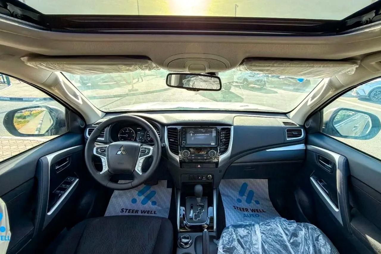 Mitsubishi PAJERO SPORT 6