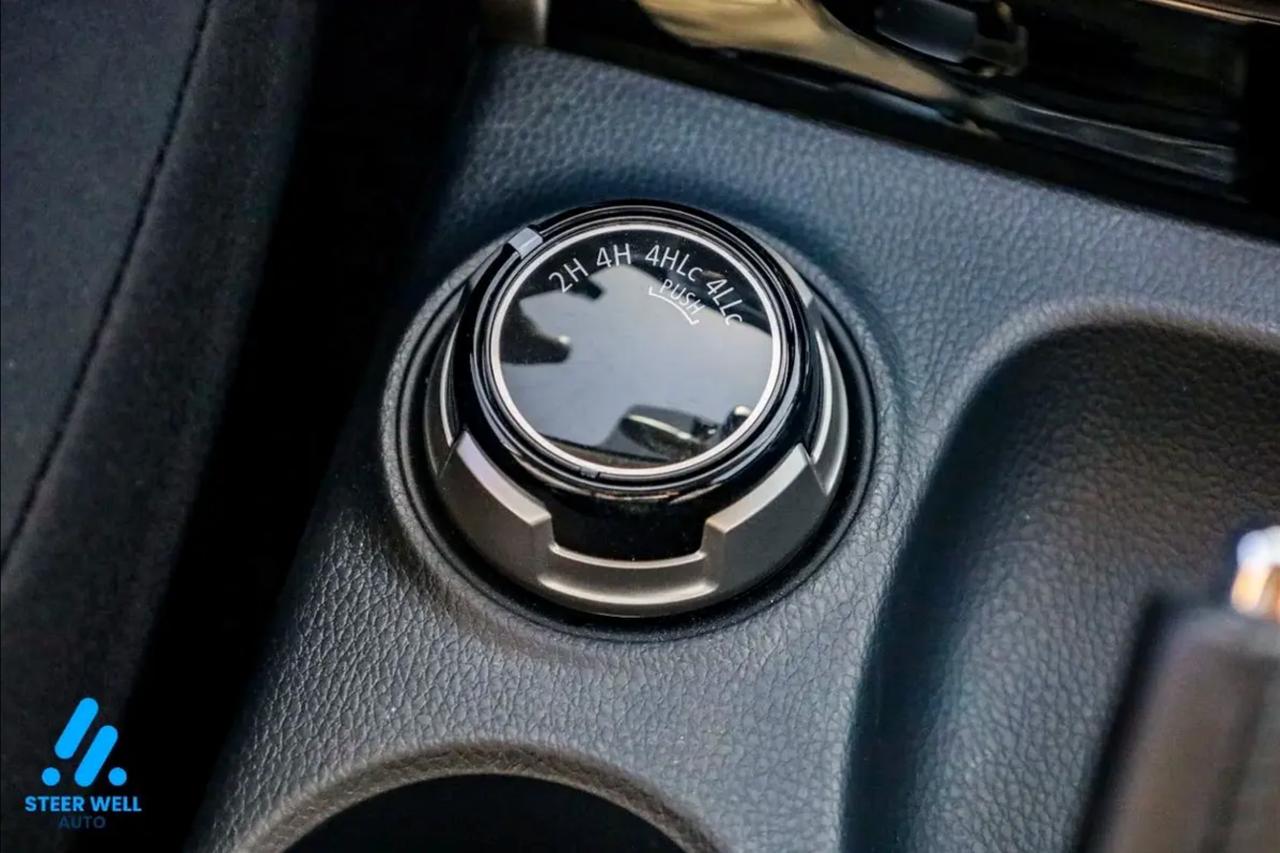 Mitsubishi PAJERO SPORT 8