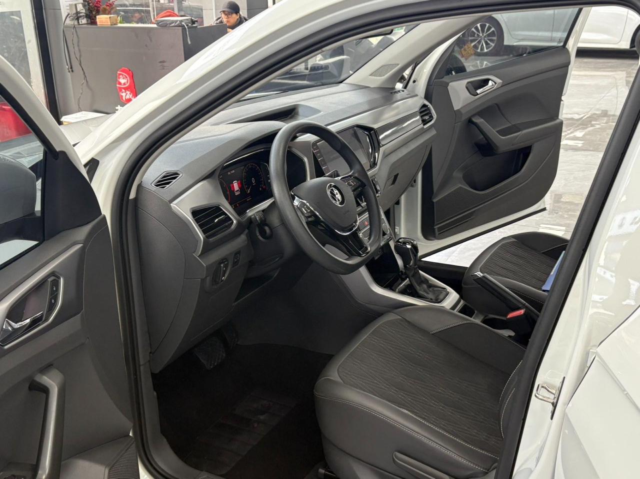 Volkswagen T-CROSS 8
