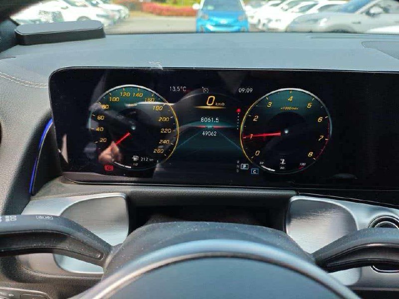Mercedes-Benz GLB 6