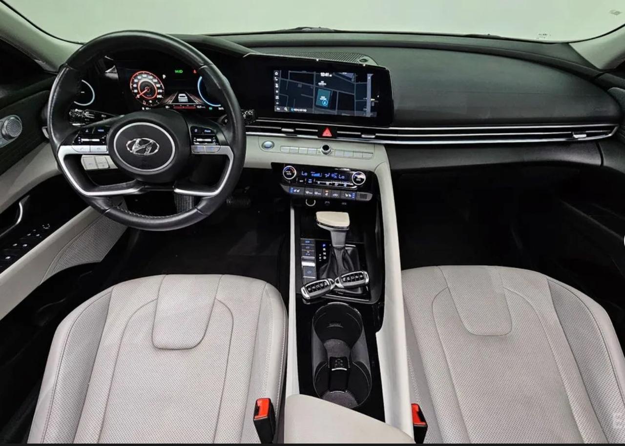 Hyundai AVANTE 4