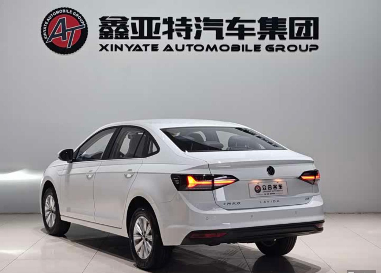 Volkswagen Lavida 4